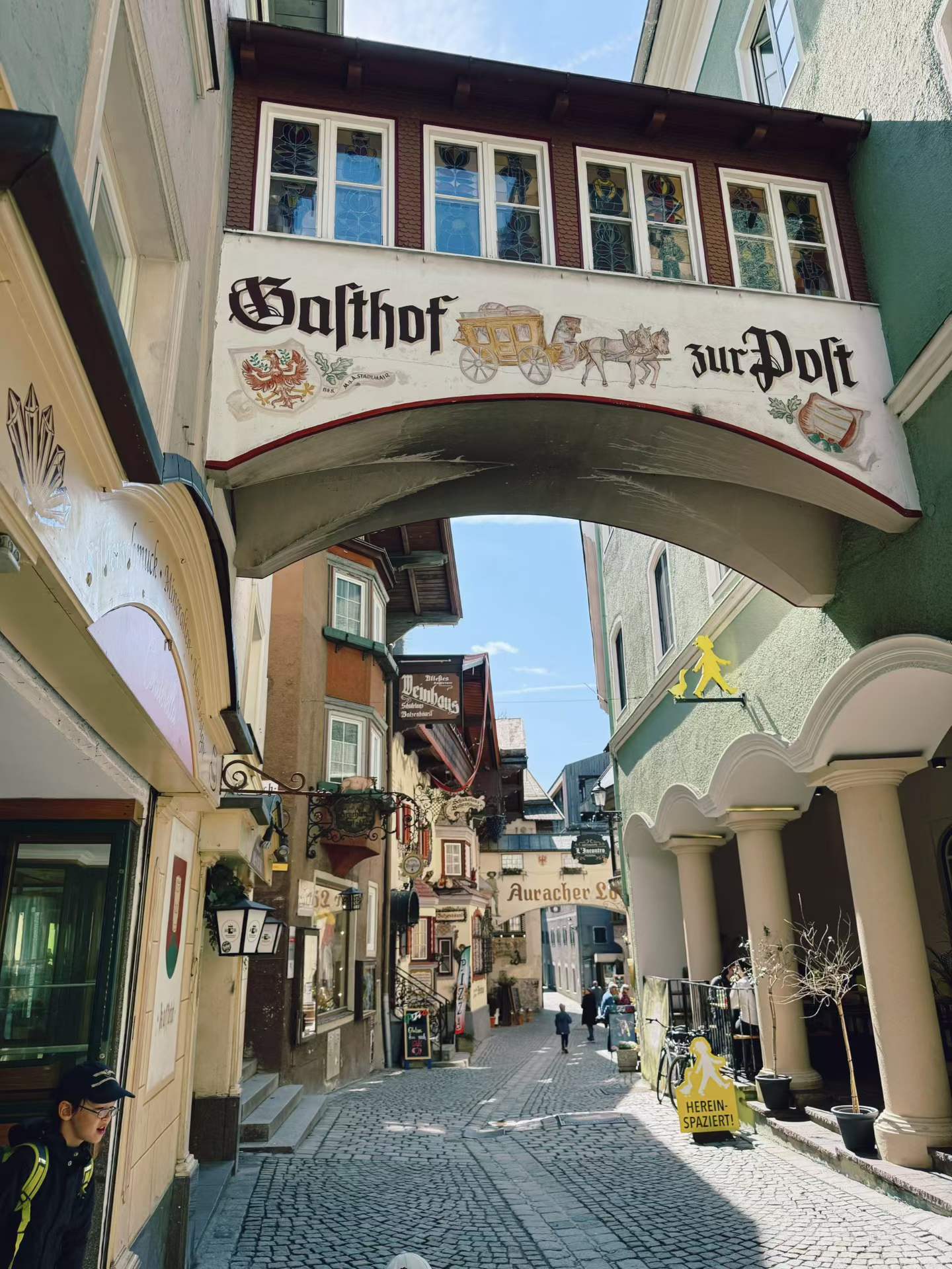 The small alley detail that gave Kufstein some charm without demanding a long sightseeing route.