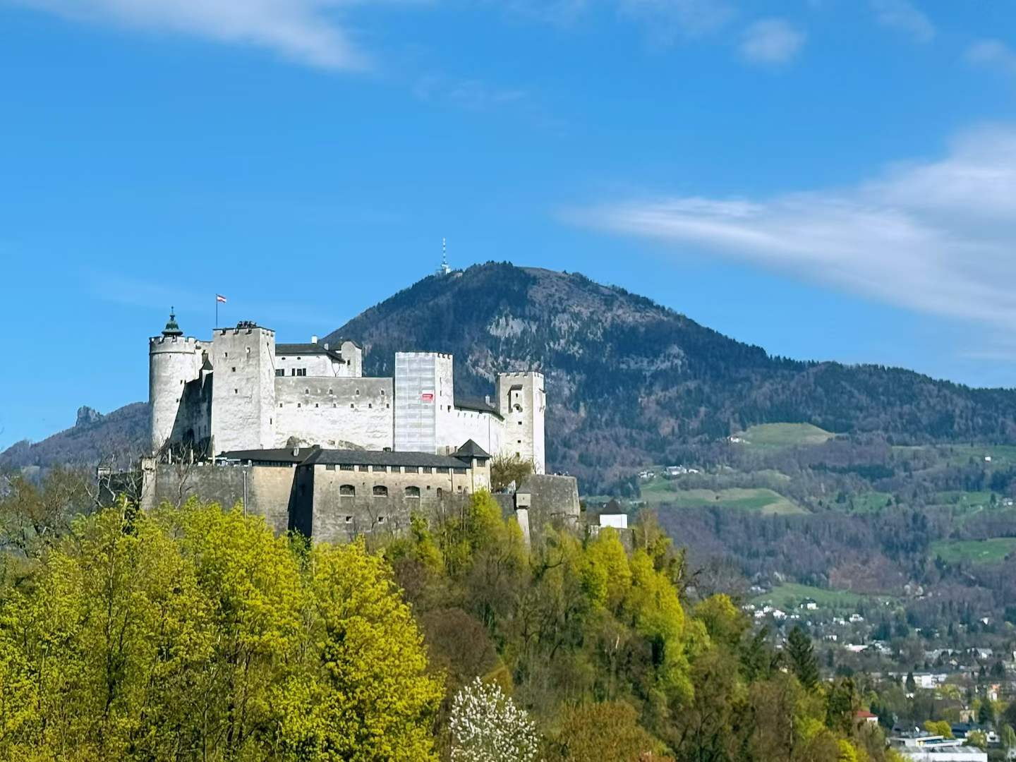 Fästningen ovanför Salzburg, som gav hela dagen en starkare känsla av storslagenhet än Regensburg.
