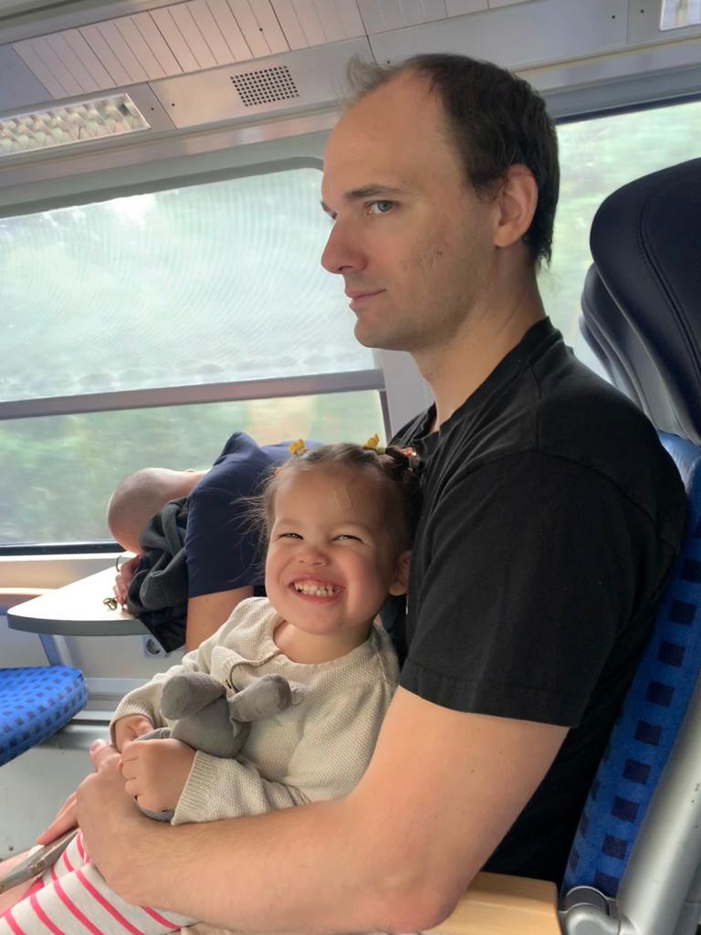 Vår dotter tyckte det var kul att åka tåg.