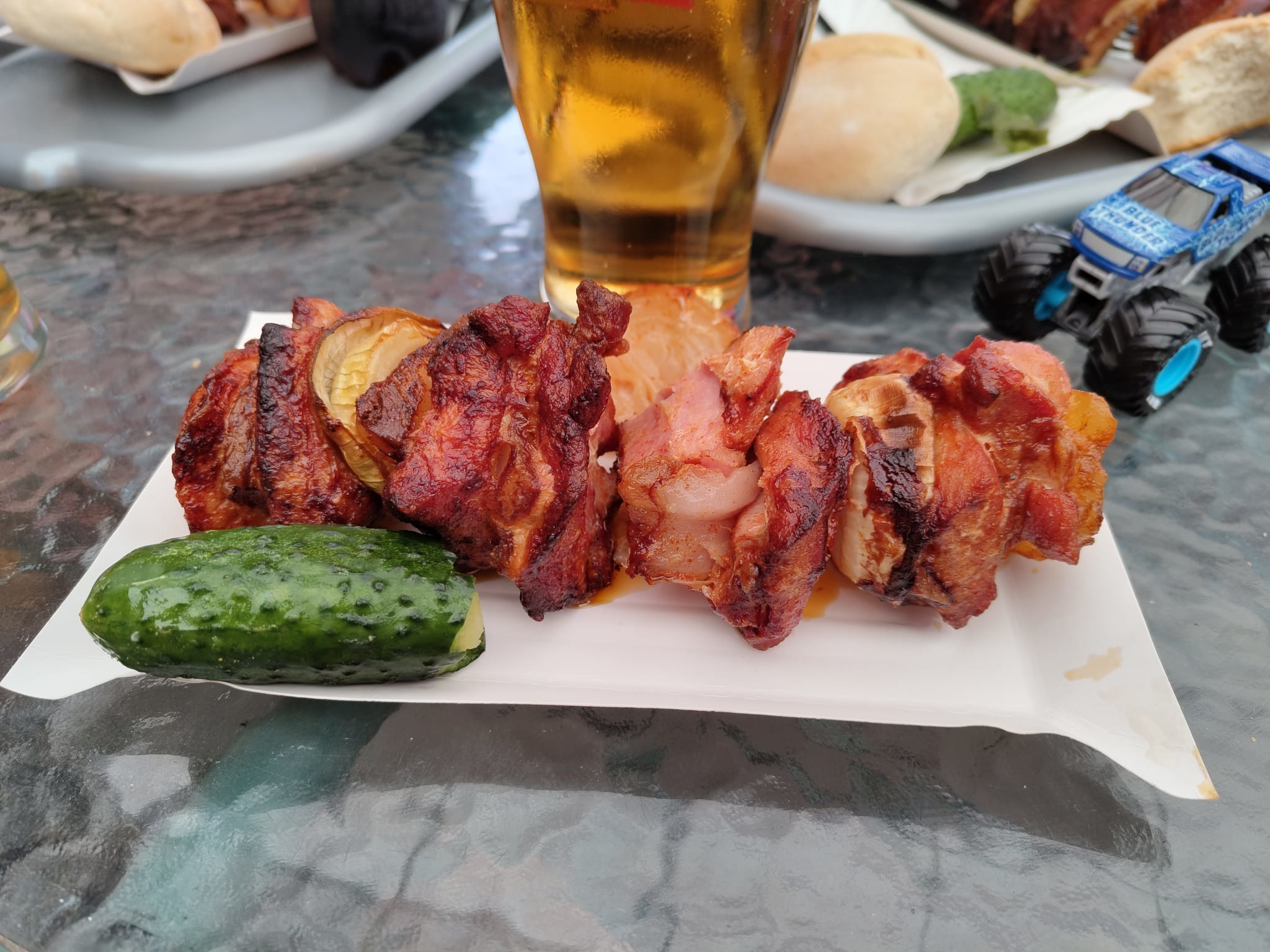 Szaszlyk på Manhattan, med en lokal Bosman-öl.
